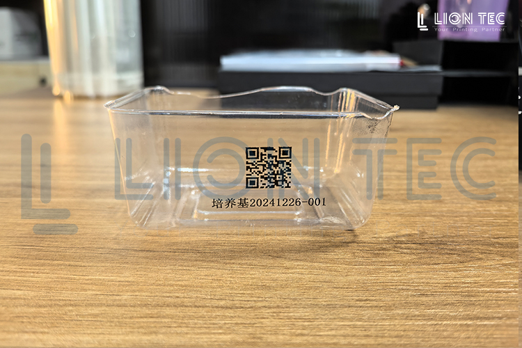 UV噴碼機在塑料培養基器皿上精準清晰賦碼
