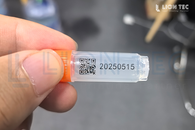醫療器械標識解決方案-微型試劑管：UV噴碼機助力高效合規標識管理